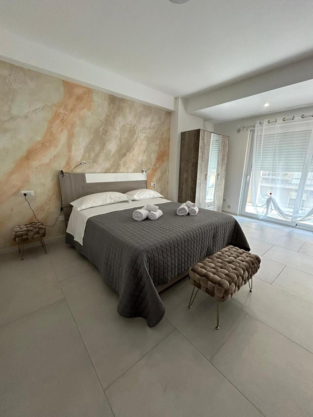 Aqua Marine B&B - Rooms And Apartments 밀라초 외부 사진