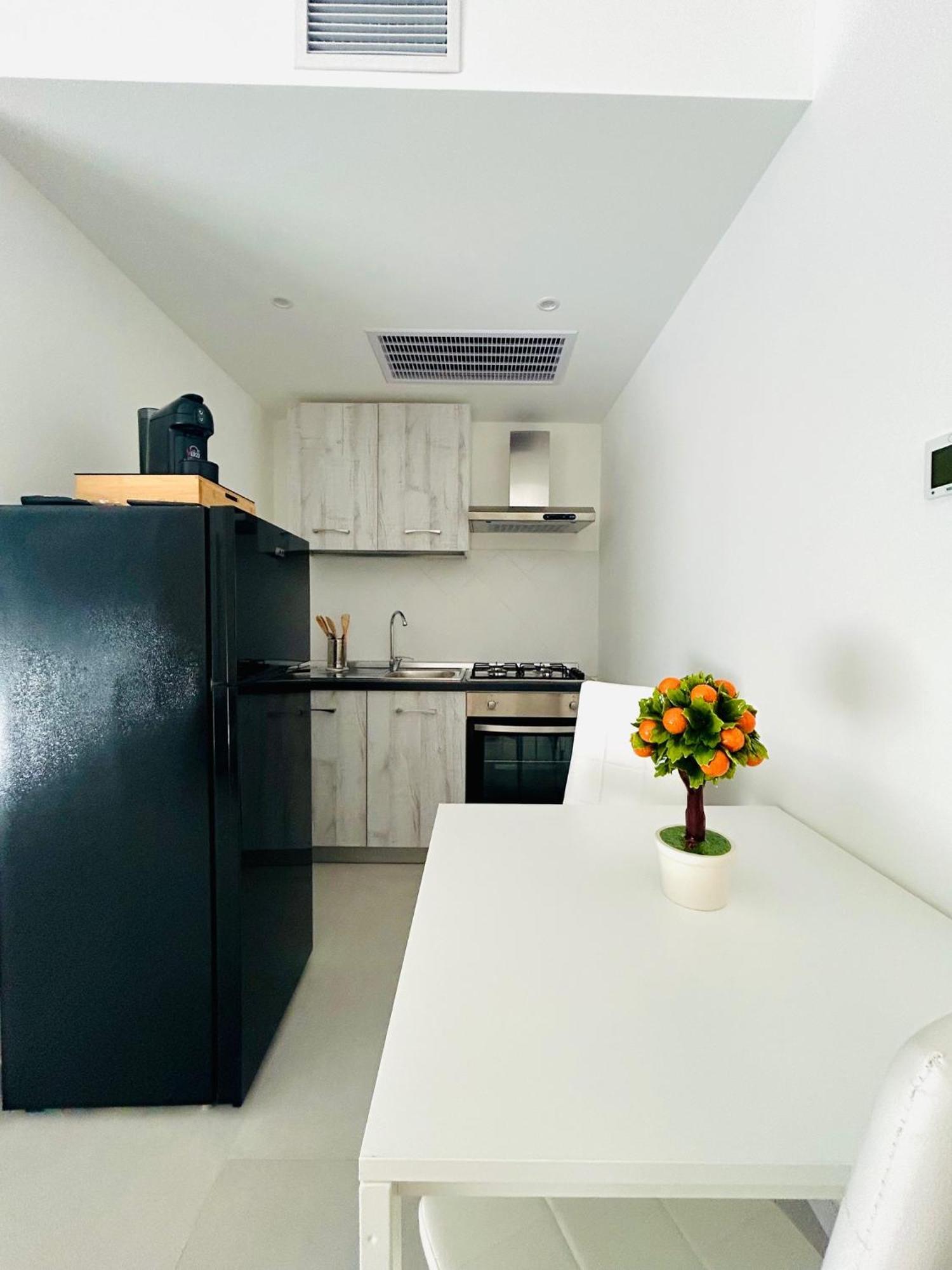 Aqua Marine B&B - Rooms And Apartments 밀라초 외부 사진