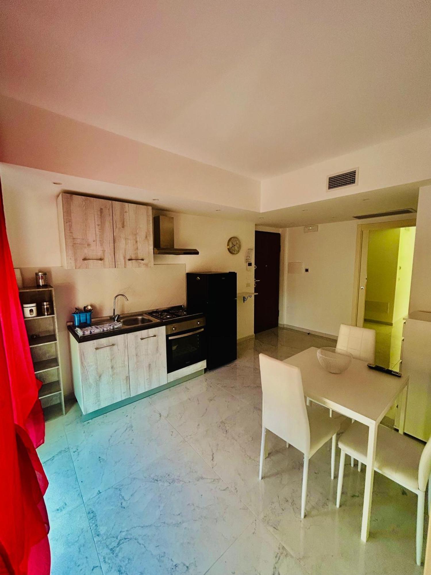 Aqua Marine B&B - Rooms And Apartments 밀라초 외부 사진